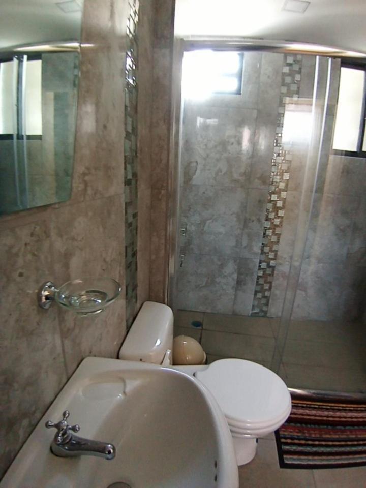 Hostal Atlantis キト エクステリア 写真